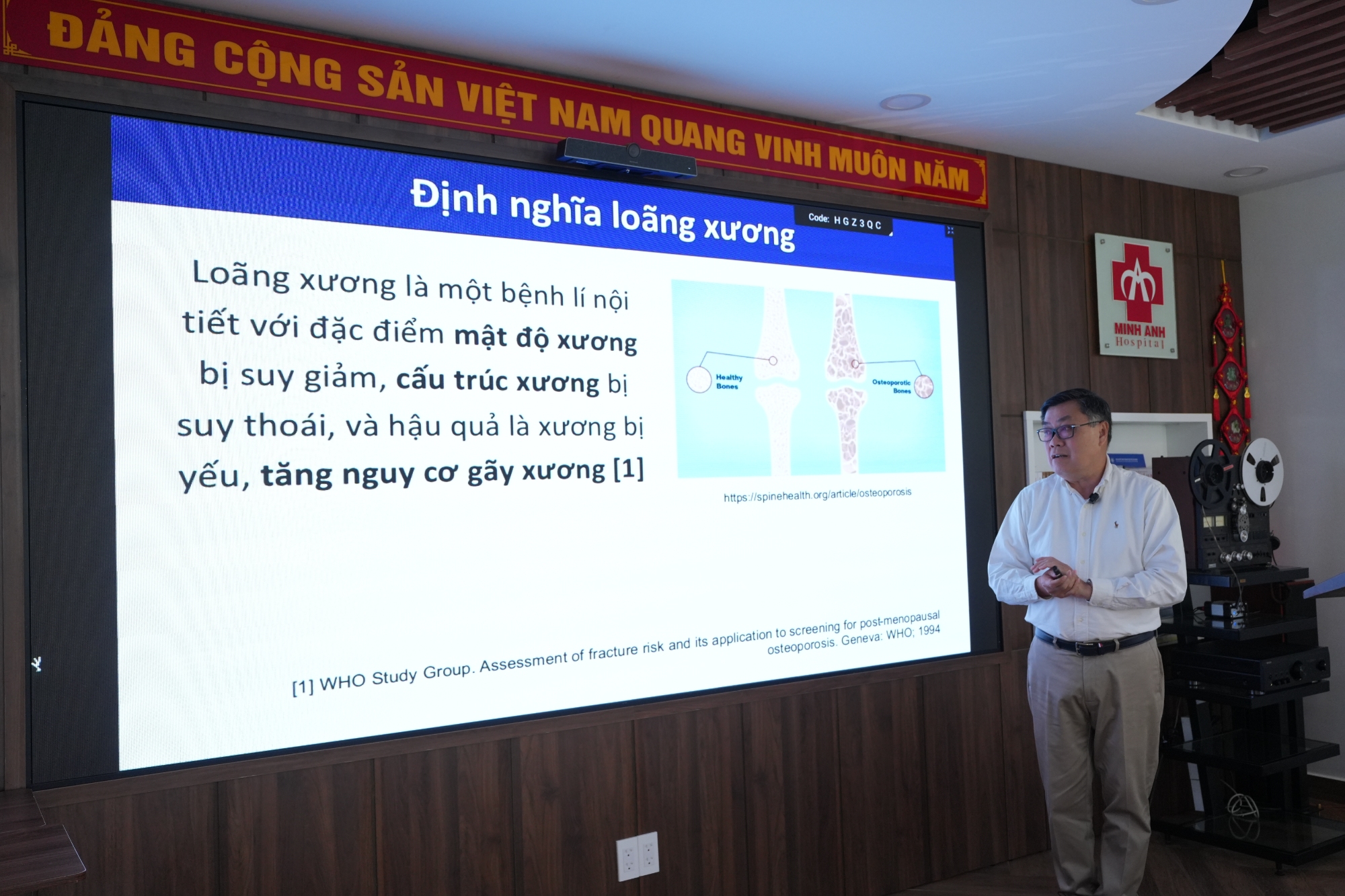 Giáo sư Nguyễn Văn Tuấn