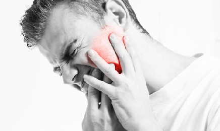 Có những nguyên nhân gì có thể gây ra việc ngáp bị đau tai?
