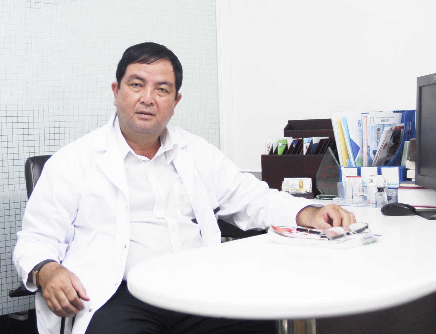 📖PGS.TS.BS. Nguyễn Hoài Nam: “Sống, viết và chữa...